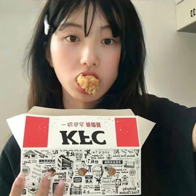 院子里的女人